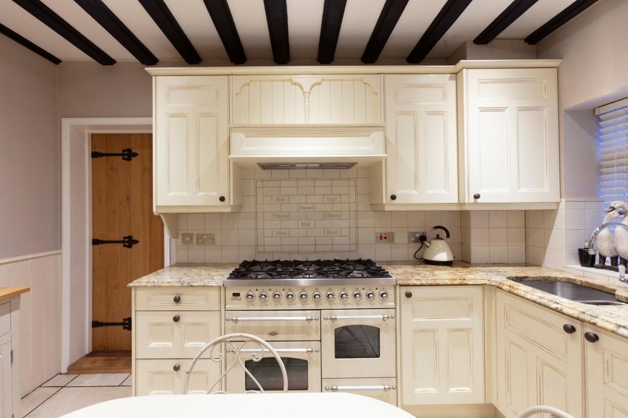 Luxury Eton House, 5 Minute Walk To Windsor Castle Villa Bagian luar foto