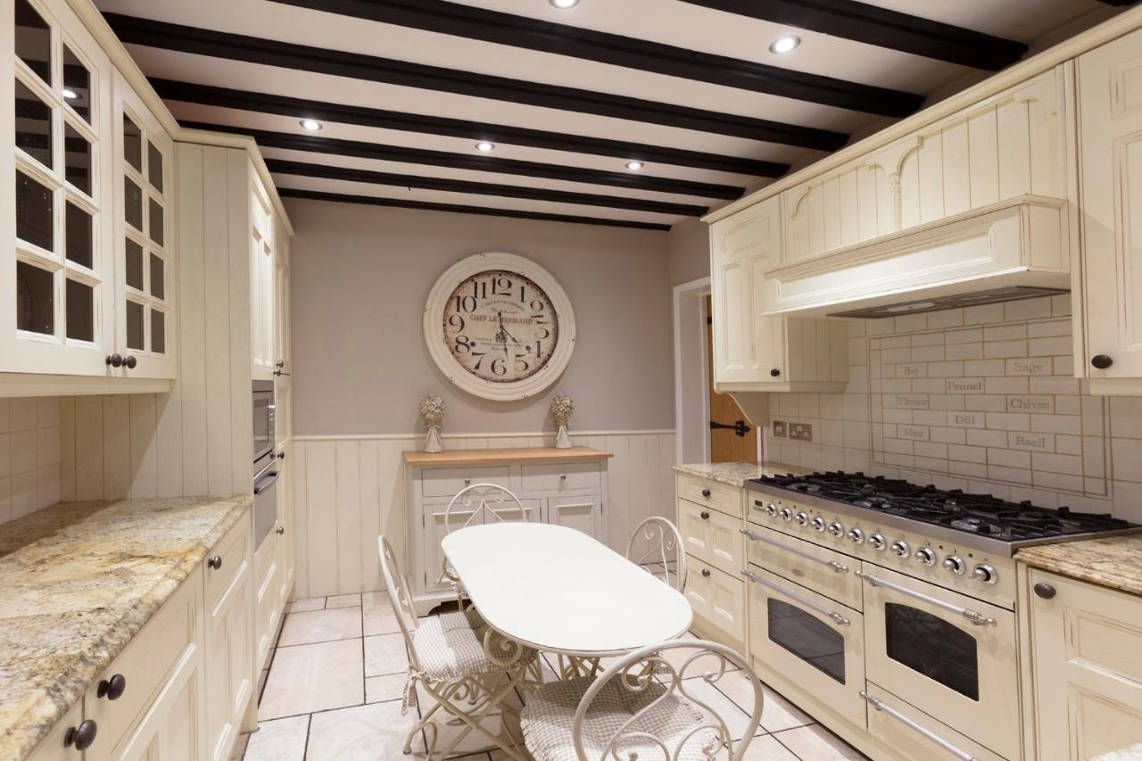 Luxury Eton House, 5 Minute Walk To Windsor Castle Villa Bagian luar foto